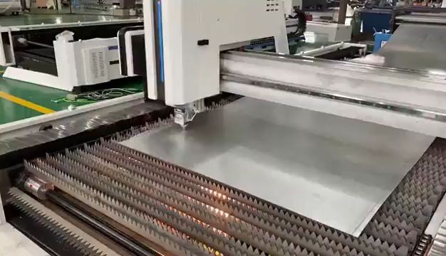 tagliatrice del laser della fibra di CNC della lamina di metallo di 1000w 2000w 3000w 1500x3000