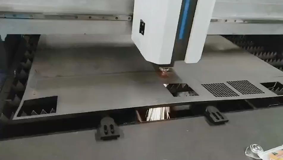 Máquina de corte a laser de fibra CNC 12000w para tubo de chapa metálica