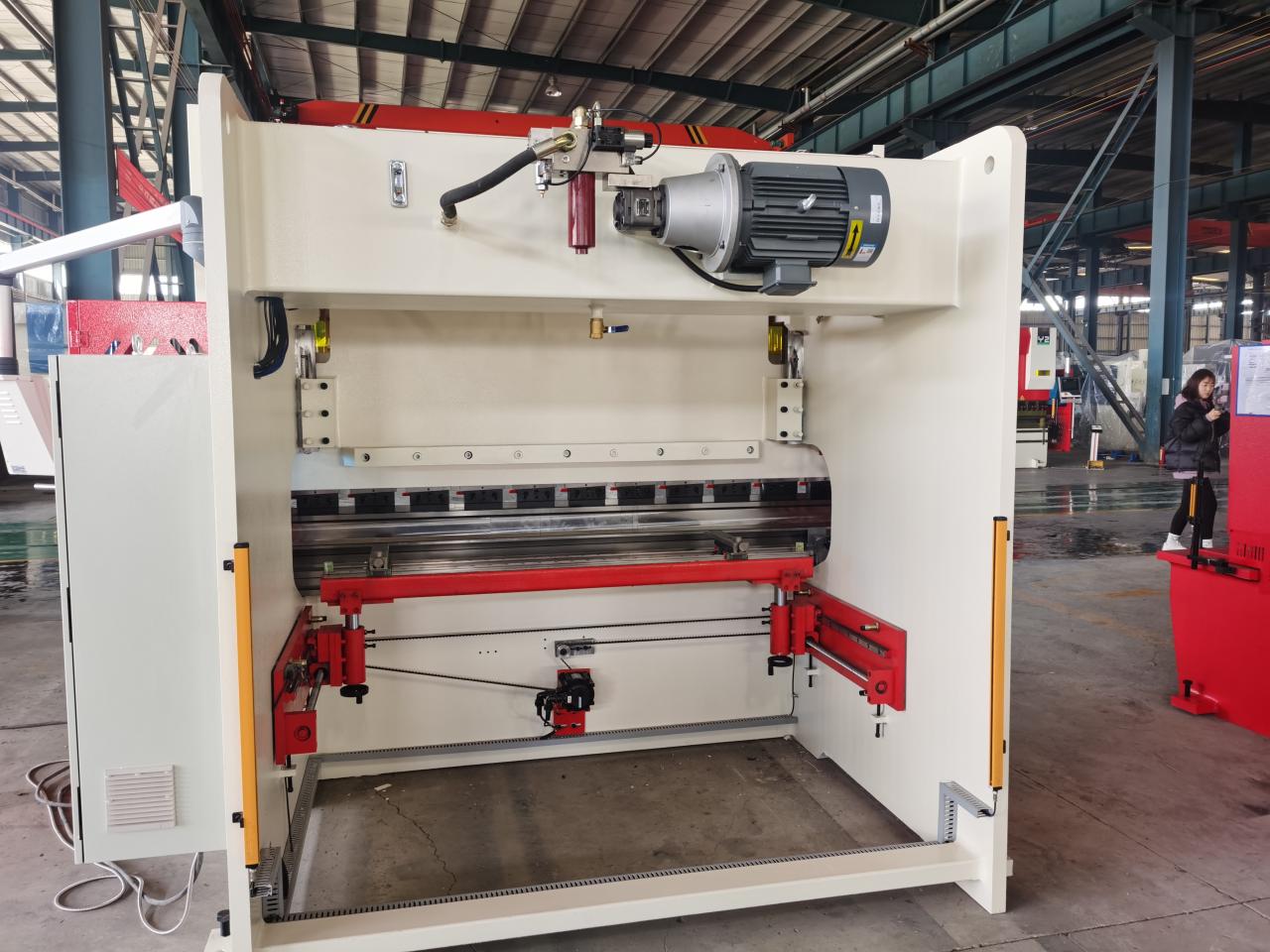 125t 2500mm Hydraulic Bender Machine/4 Axis Cnc Press Brake 125t 2500mm Hydraulic Bender Machine/4 Axis Cnc Press Brake
