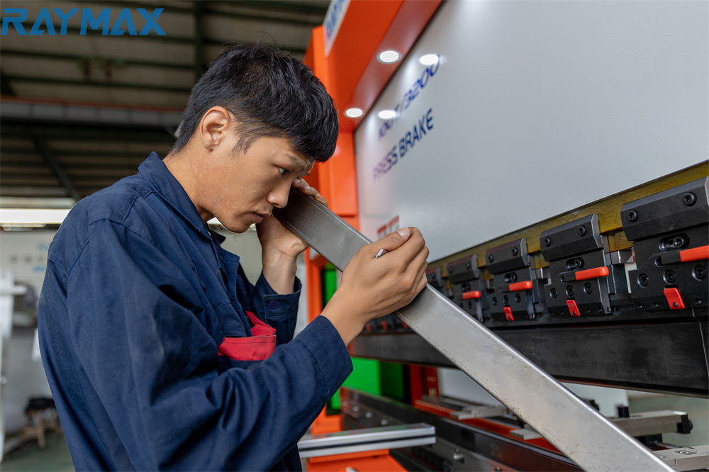 125 噸數控伺服液壓折彎機用於鈑金折彎