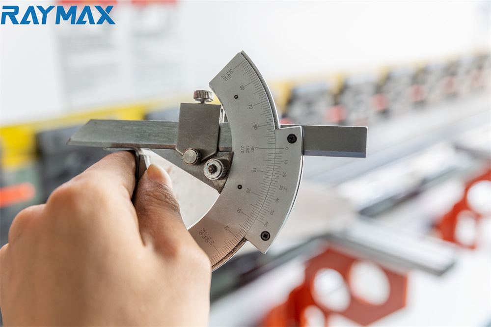 125 噸數控伺服液壓折彎機用於鈑金折彎