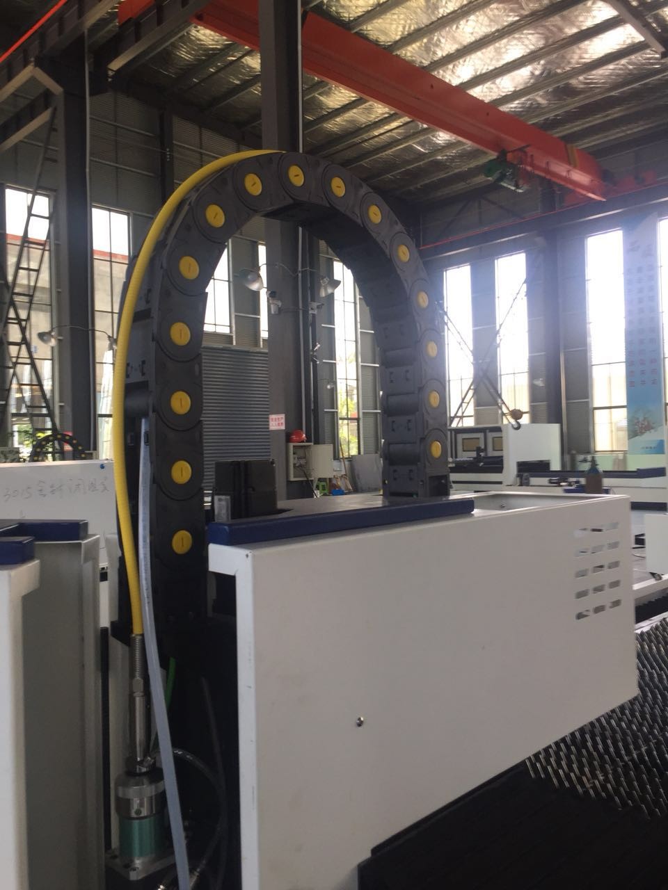 1390 Cədvəl Tipi Raycus Power Dual Head Lazer Kəsmə Maşını