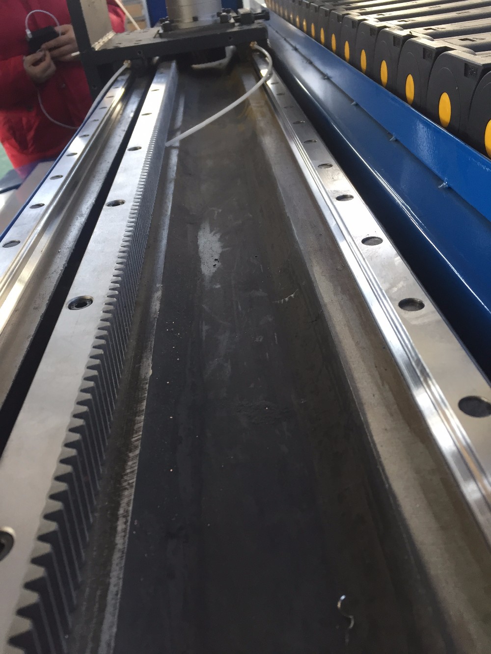 1390 Cədvəl Tipi Raycus Power Dual Head Lazer Kəsmə Maşını