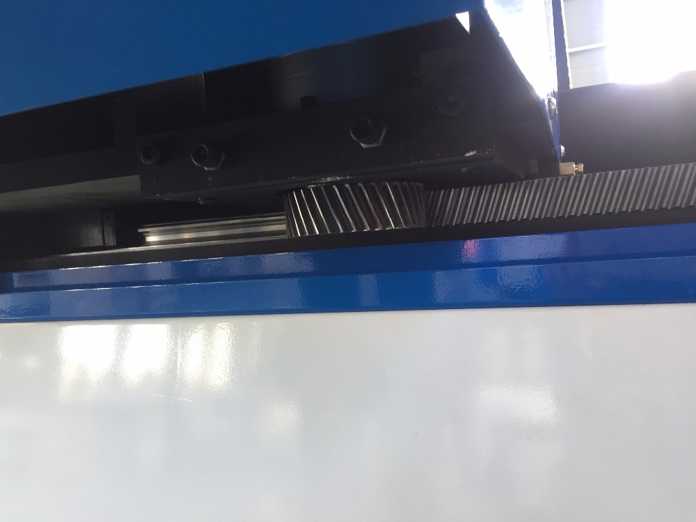 1390 Cədvəl Tipi Raycus Power Dual Head Lazer Kəsmə Maşını