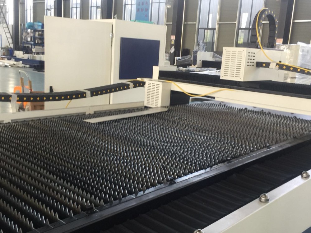 1390 Cədvəl Tipi Raycus Power Dual Head Lazer Kəsmə Maşını