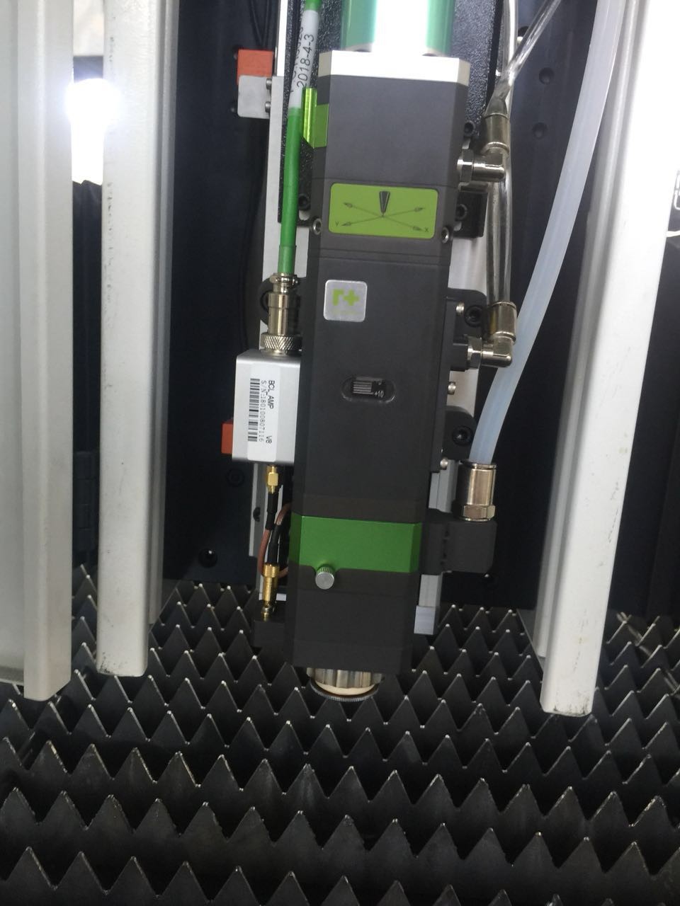 1390 Cədvəl Tipi Raycus Power Dual Head Lazer Kəsmə Maşını