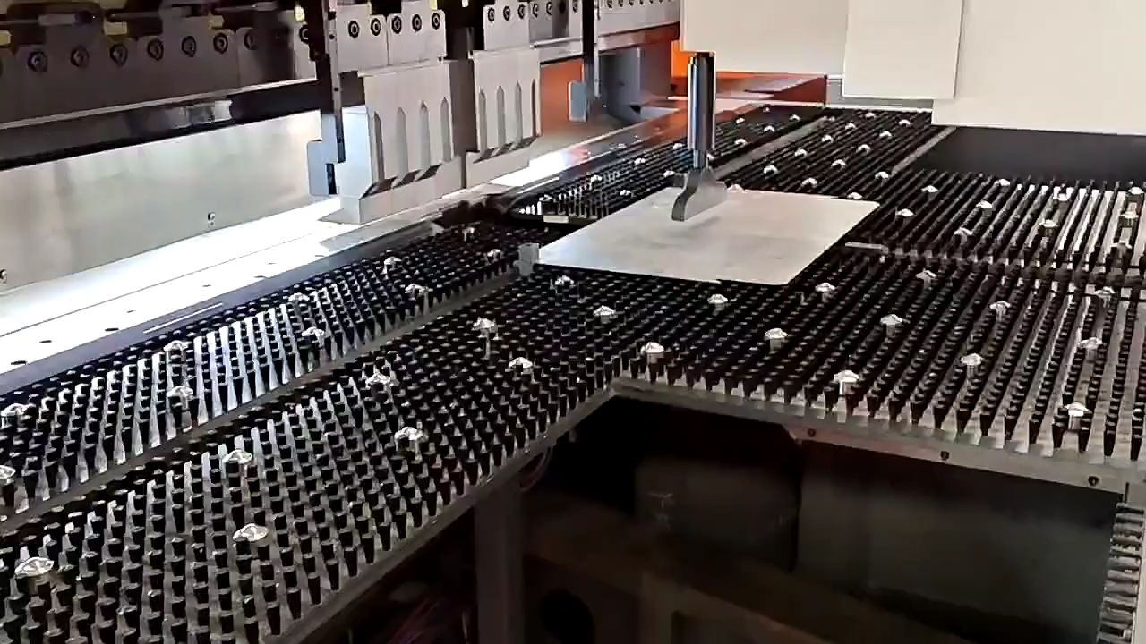14 محور التصنيع باستخدام الحاسب الآلي بندر الصفائح المعدنية باستخدام الحاسب الآلي الصحافة الفرامل 40t للوحة معدنية