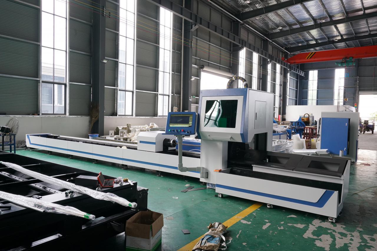 Màquina de tall làser de fibra de tubs d'alumini d'acer inoxidable de 1500 W Màquina de tall làser de fibra de tubs d'alumini d'acer inoxidable de 1500 W