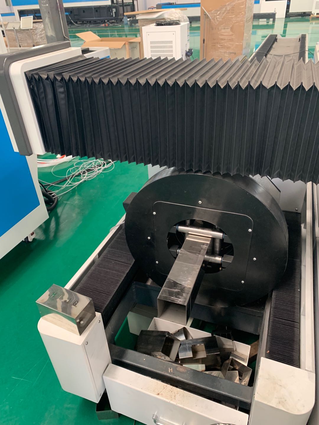 Màquina de tall làser de fibra de tubs d'alumini d'acer inoxidable de 1500 W Màquina de tall làser de fibra de tubs d'alumini d'acer inoxidable de 1500 W