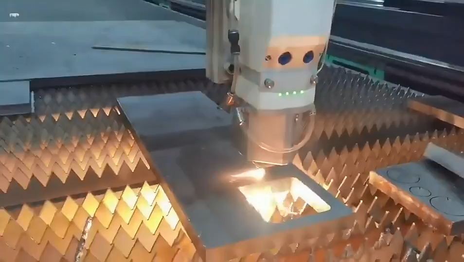 מגן מסך 20kw מכונת חיתוך לייזר לצלחת עבה