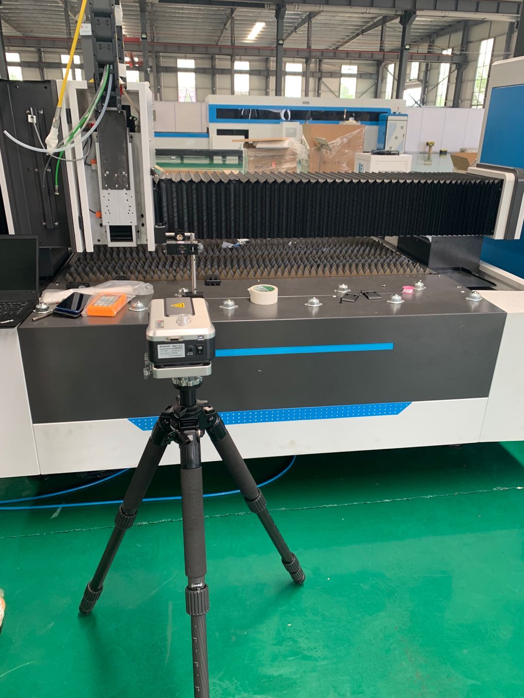 Màquina de tall làser de tub de fibra de metall de 3 metres de 3000 watts Màquina de tall làser de tub de fibra de metall de 3 metres de 3000 watts