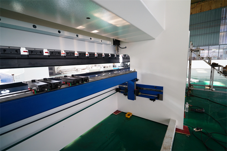 4 +1 軸 Cnc 串聯折彎機，帶 Ct8ps 2d 圖形控制器