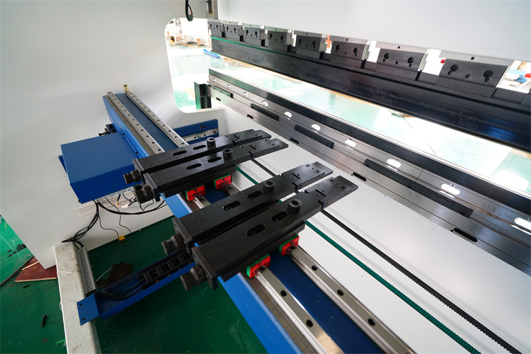 4 +1 軸 Cnc 串聯折彎機，帶 Ct8ps 2d 圖形控制器