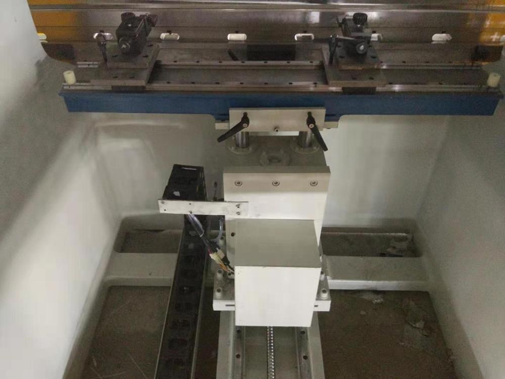 4 Oxlu Hidravlik Servo Cnc Levha Bükmə Maşını