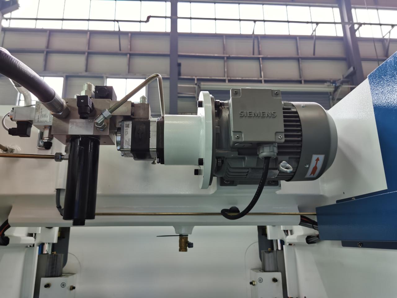 4 Oxlu Hidravlik Servo Cnc Levha Bükmə Maşını