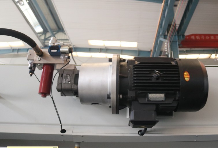 4 Oxlu Hidravlik Servo Cnc Levha Bükmə Maşını