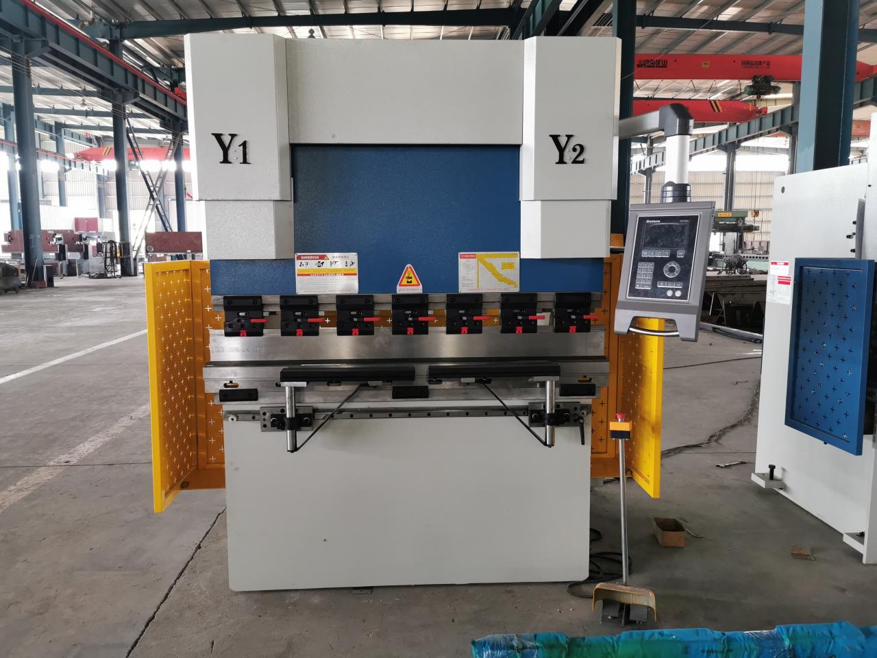 4 Oxlu Hidravlik Servo Cnc Levha Bükmə Maşını