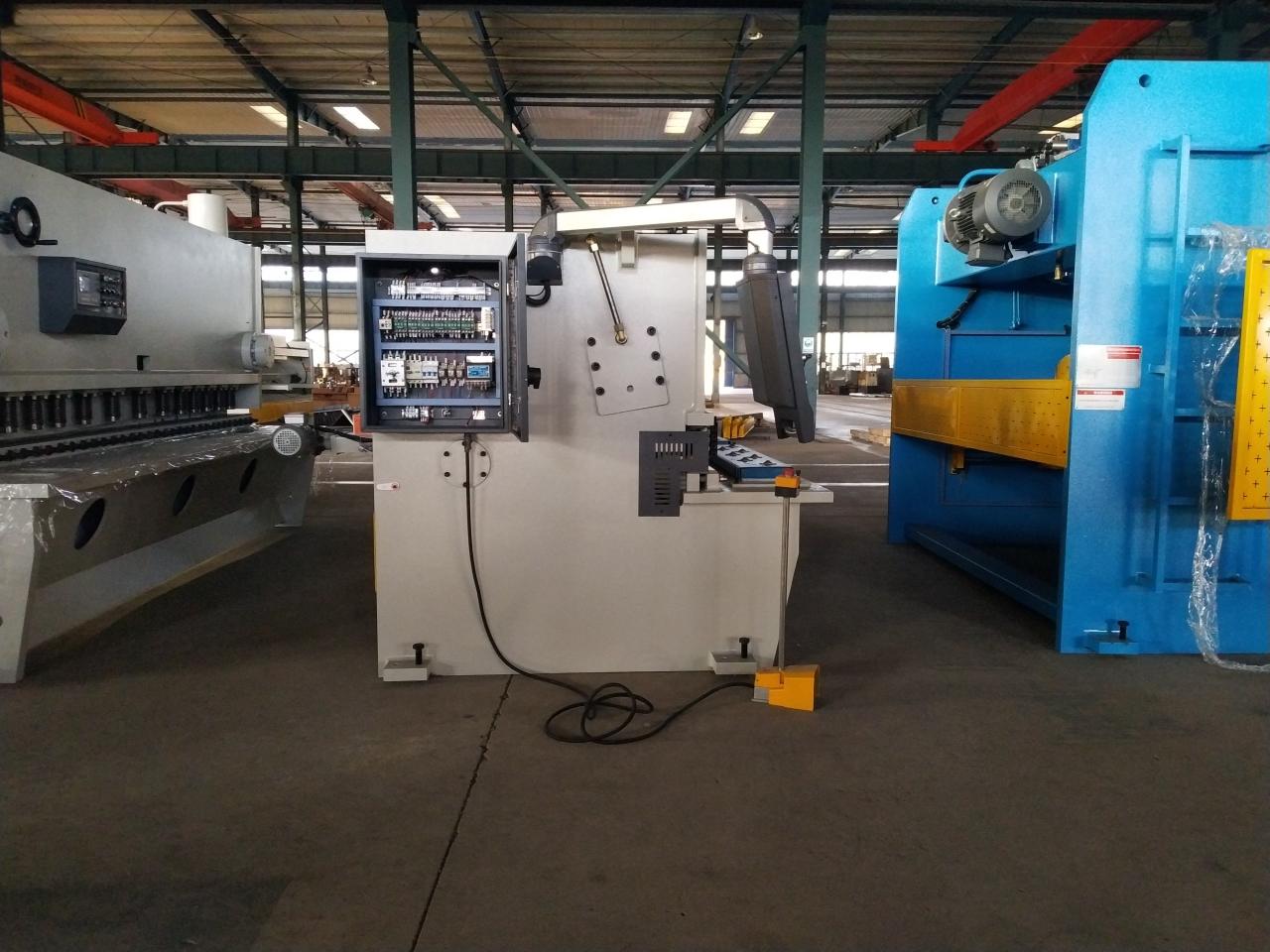 4*2500 E21s Cnc Hidravlik Levha Metal Yelləncək Kəsmə Maşını