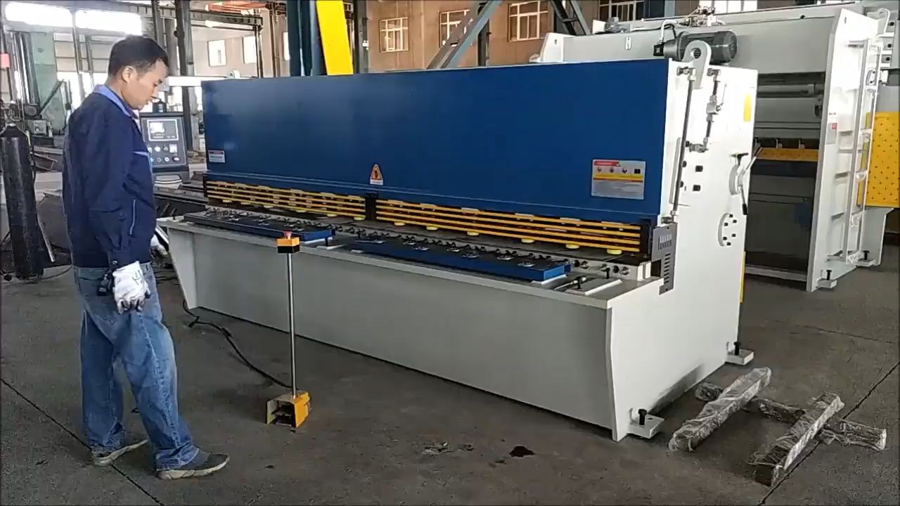 4*2500 E21s Cnc מכונת גזירה מתכת נדנדה הידראולית