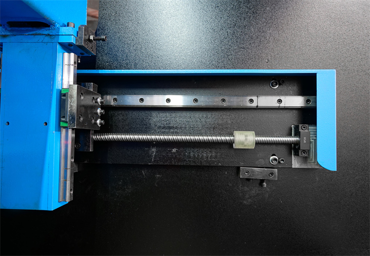 63t 2500mmの油圧出版物ブレーキ機械4の軸線CNCの出版物ブレーキ