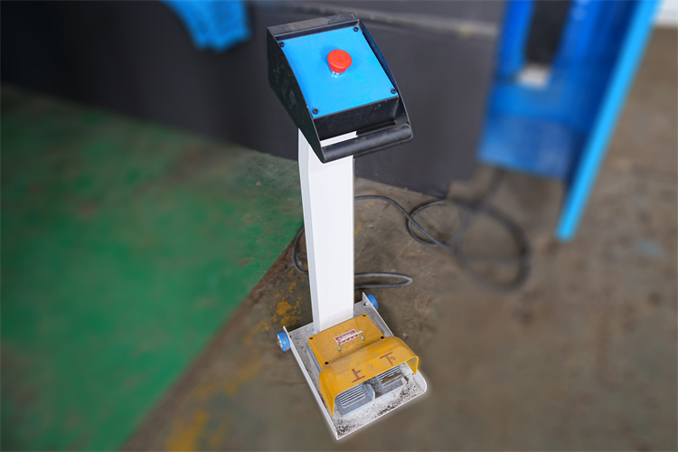 63t 2500mmの油圧出版物ブレーキ機械4の軸線CNCの出版物ブレーキ