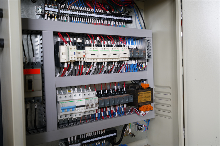 6/8 軸 Cnc/Nc 油圧プレス ブレーキ板金フォルダー マシン 6/8 軸 Cnc/Nc 油圧プレス ブレーキ板金フォルダー マシン