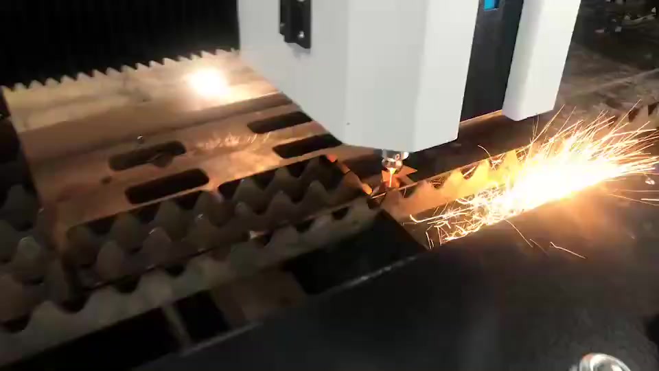 750w 3000w 4000w Sheet Metal 1325 Fiber Laser Cutting Machine