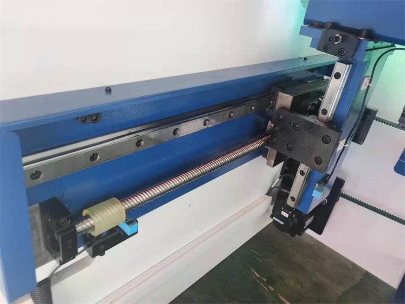 Da58t Cnc Sistemli 4+1 Oxlu 80t2500 Cnc Hidravlik Pres Əyləc Da58t Cnc Sistemli 4+1 Oxlu 80t2500 Cnc Hidravlik Pres Əyləc