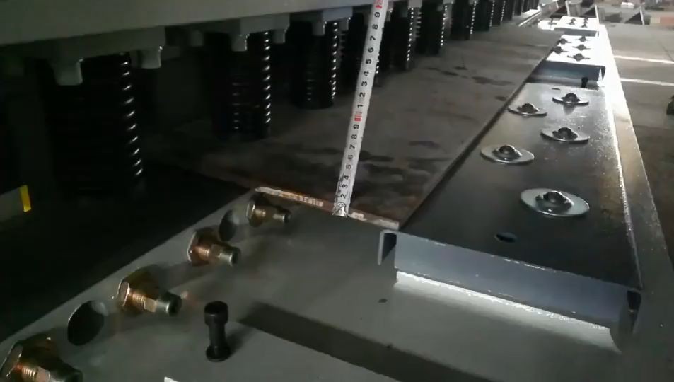 Qc11k מתכת Heavy Duty Cnc מכונת גיליוטינה הידראולית
