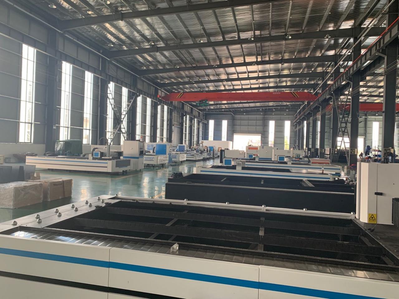 Sərfəli 2000w 4kw Metal Boru Boru Lazer Kəsmə Maşını Satılır Sərfəli 2000w 4kw Metal Boru Boru Lazer Kəsmə Maşını Satılır