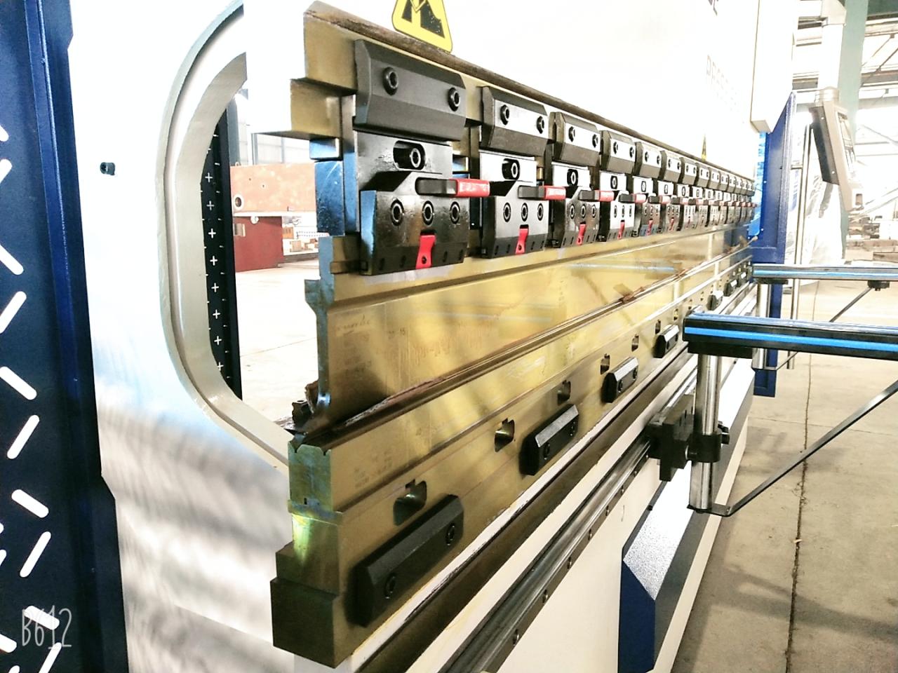 Bending Machine Press Brake With Automatic Feeding Bending Machine Press Brake With Automatic Feeding