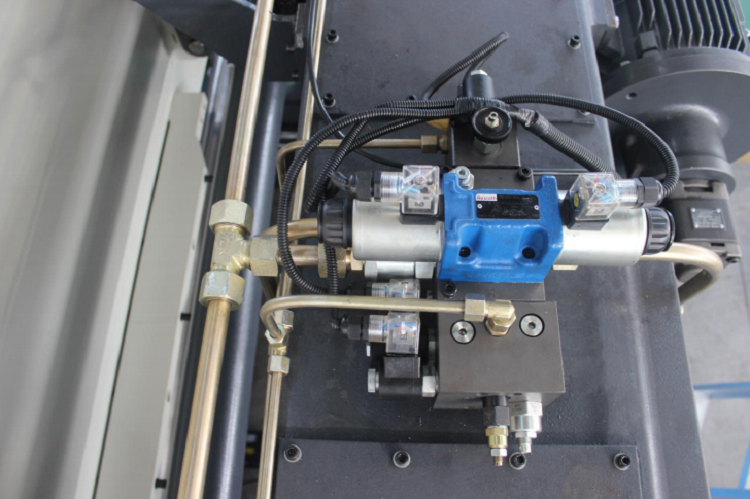 中国 Da58t CNC 油圧プレス ブレーキ曲げ機販売