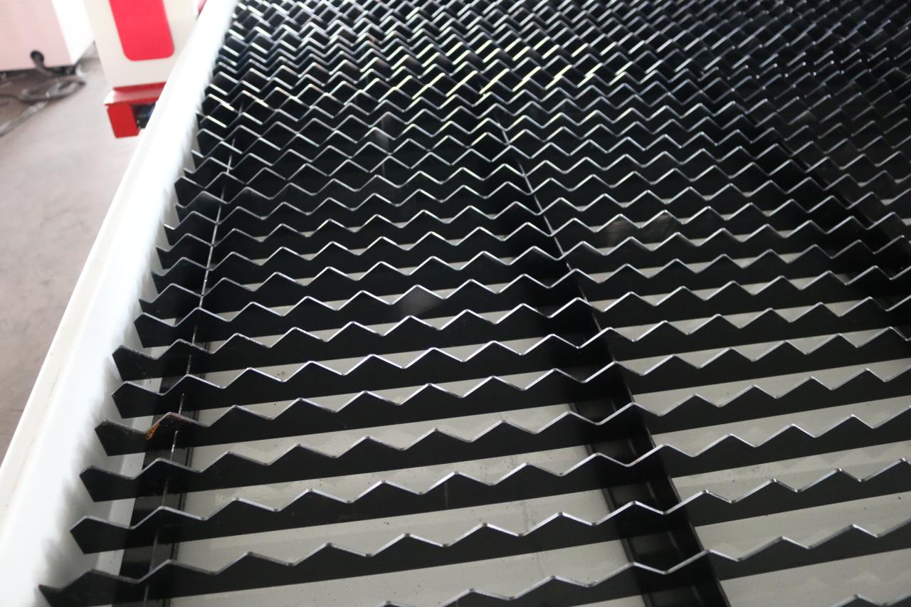 Çin yüksək dəqiqlikli isti satış metal kəsmə lazer kəsmə maşını Çin yüksək dəqiqlikli isti satış metal kəsmə lazer kəsmə maşını