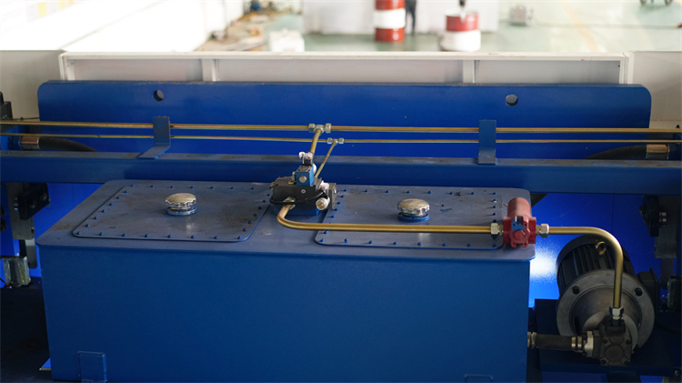 8+1 축선을 가진 스테인리스를 위한 Cnc 수압기 브레이크 100t2500 8+1 축선을 가진 스테인리스를 위한 Cnc 수압기 브레이크 100t2500