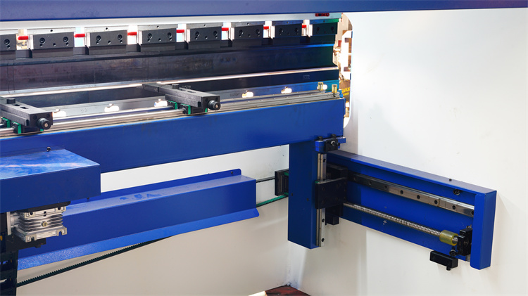 8+1 축선을 가진 스테인리스를 위한 Cnc 수압기 브레이크 100t2500 8+1 축선을 가진 스테인리스를 위한 Cnc 수압기 브레이크 100t2500