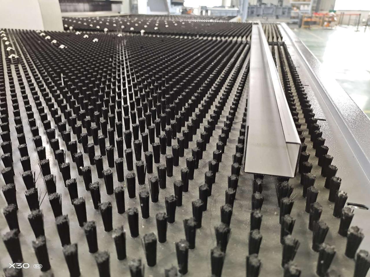 Cnc panelbockningsmaskin med automatisk styrenhet och högeffektiv