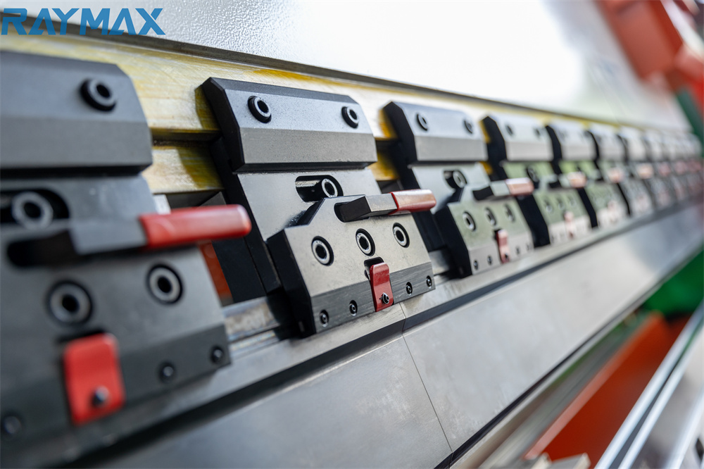 Freno de premsa CNC per plegar i plegar xapes d'aliatge de planxa metàl·lica Freno de premsa CNC per plegar i plegar xapes d'aliatge de planxa metàl·lica