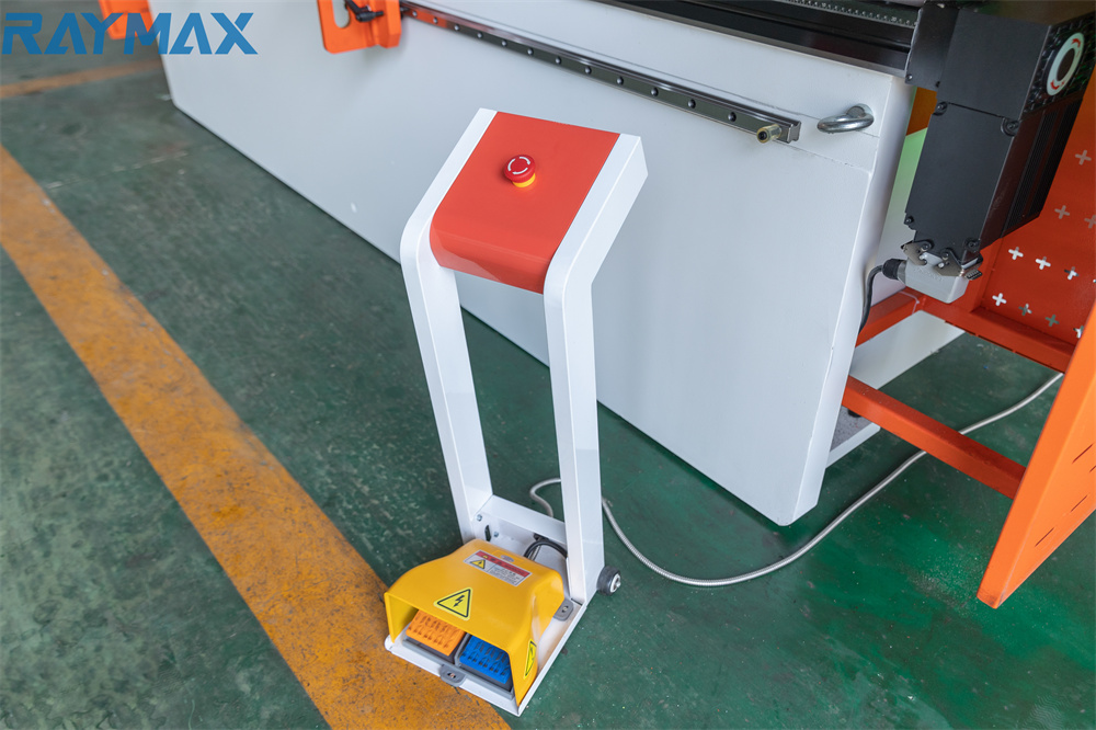 Freno de premsa CNC per plegar i plegar xapes d'aliatge de planxa metàl·lica Freno de premsa CNC per plegar i plegar xapes d'aliatge de planxa metàl·lica