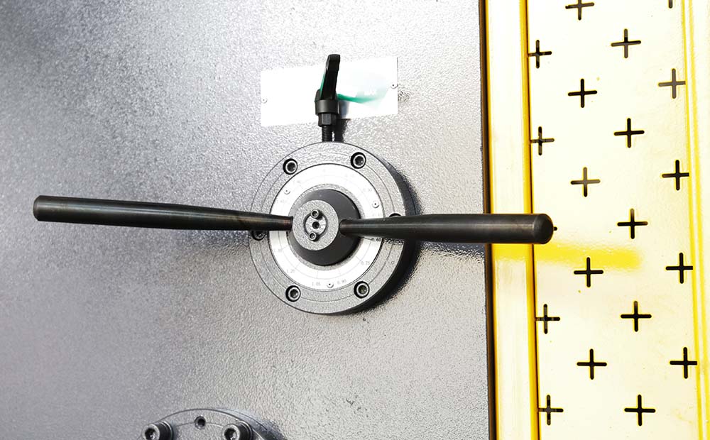 E21s Nc კონტროლის ფურცელი ლითონის პარსვის საჭრელი მანქანა E21s Nc კონტროლის ფურცელი ლითონის პარსვის საჭრელი მანქანა