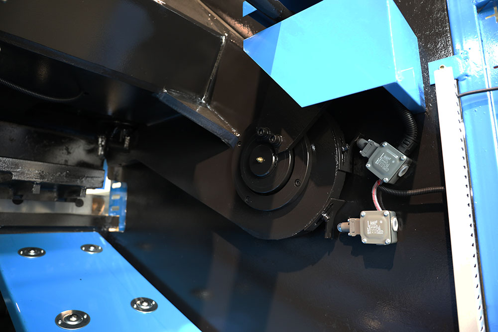 E21s Nc კონტროლის ფურცელი ლითონის პარსვის საჭრელი მანქანა E21s Nc კონტროლის ფურცელი ლითონის პარსვის საჭრელი მანქანა