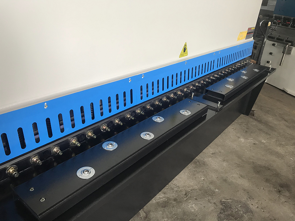 공장 가격 깎는 기계 Qc12y-4x2500 유압 가위 기계