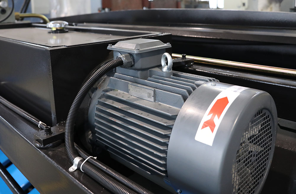 공장 가격 깎는 기계 Qc12y-4x2500 유압 가위 기계