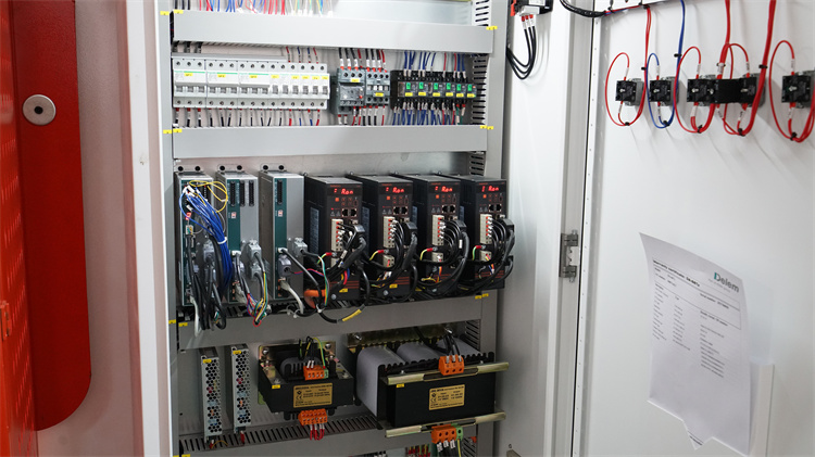 高性能の油圧折機の金属板の出版物ブレーキ