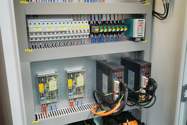 Yüksək Məhsuldarlıq 160t/4000 Cnc Polad Plaka Hidravlik Pres Əyləci Yüksək Məhsuldarlıq 160t/4000 Cnc Polad Plaka Hidravlik Pres Əyləci