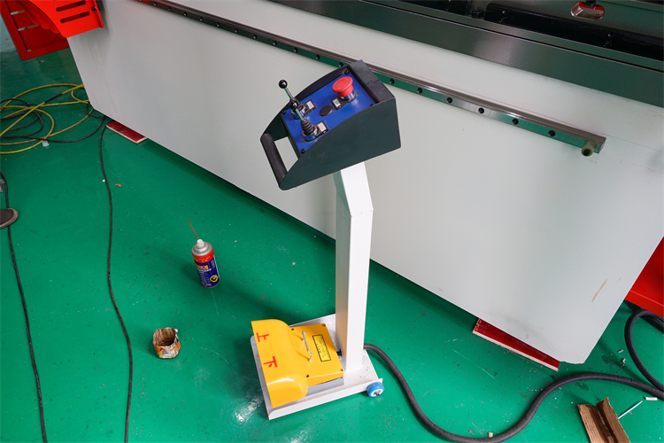 Yüksək Məhsuldarlıq 160t/4000 Cnc Polad Plaka Hidravlik Pres Əyləci Yüksək Məhsuldarlıq 160t/4000 Cnc Polad Plaka Hidravlik Pres Əyləci