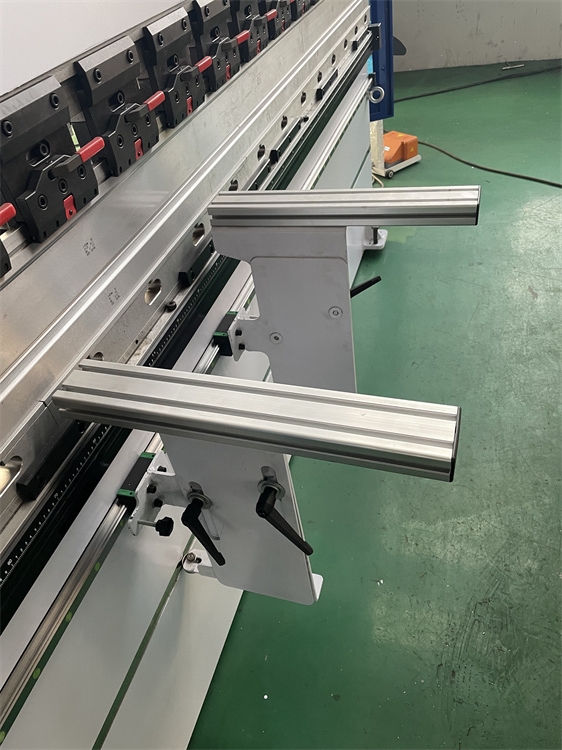 Hydraulic Press Brake Effective Metal Sheet Bending Machine Hydraulic Press Brake Effective Metal Sheet Bending Machine