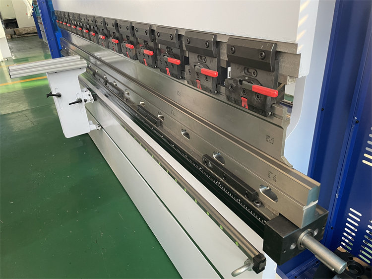 Hydraulic Press Brake Effective Metal Sheet Bending Machine Hydraulic Press Brake Effective Metal Sheet Bending Machine