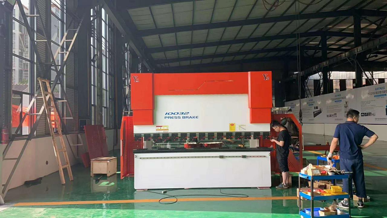 油圧プレスブレーキ Wf67k-40t/1600 油圧曲げ機 油圧プレスブレーキ Wf67k-40t/1600 油圧曲げ機