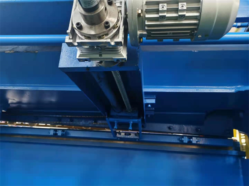 Maks 6mm Kəsmə Qalınlığı Nc Hidravlik Swing Beam Kəsmə Maşınları