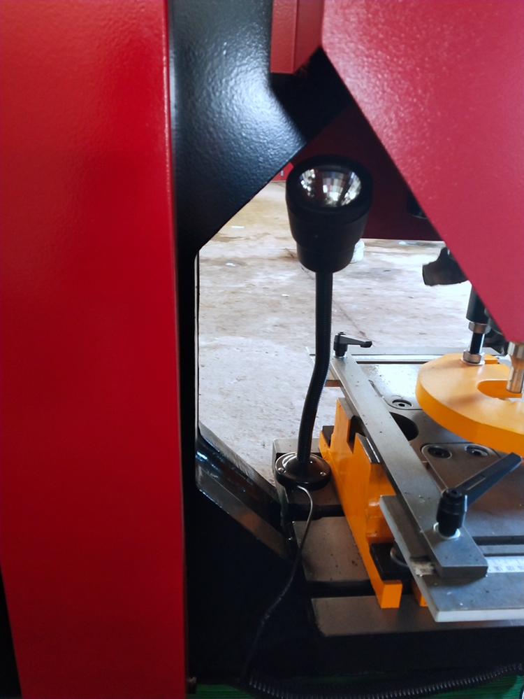 Metal Sheet Automatic Ironworker Shearing And Punching Machine Metal Sheet Automatic Ironworker Shearing And Punching Machine